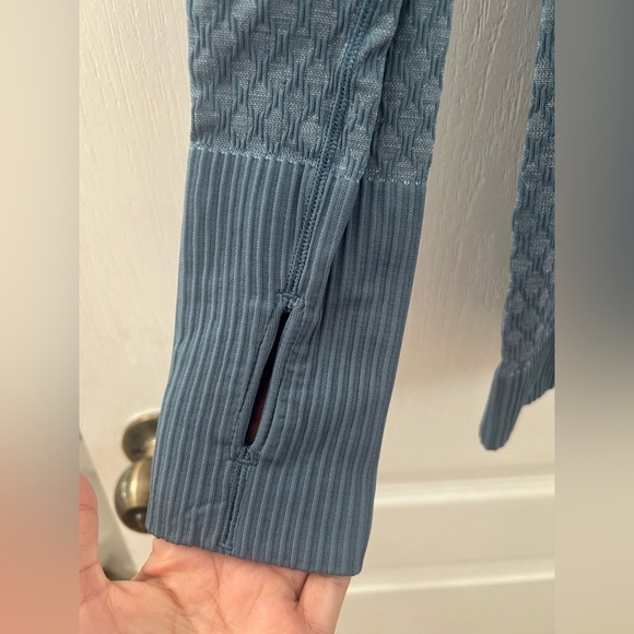 Lululemon Rest Less 1/2 Zip Slate Blue / White Sweater (Size 2) - Picture 11 of 12
